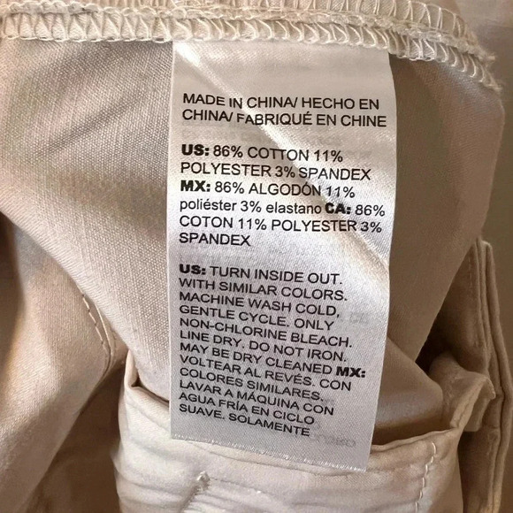 WHITE HOUSE BLACK MARKET High-Rise Pleated Shorts - Picture 4 of 7